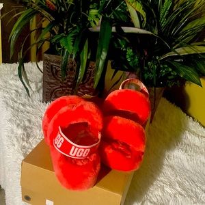 Like New!!UGG Oh Yeah Slide Pop Coral Double Strap Sheepskin Sandals